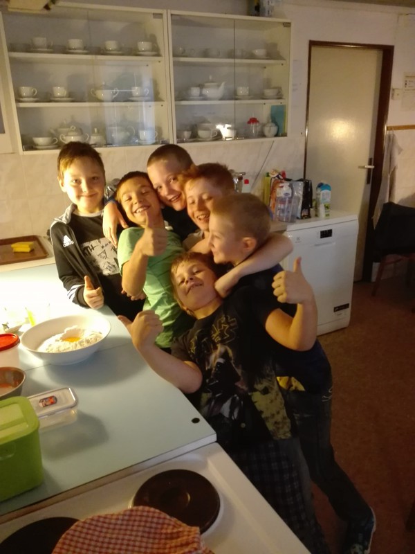 Pečení Svatomartinských koláčků 4.A