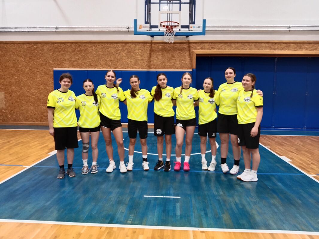 Stříbrná odměna z basketbalového turnaje